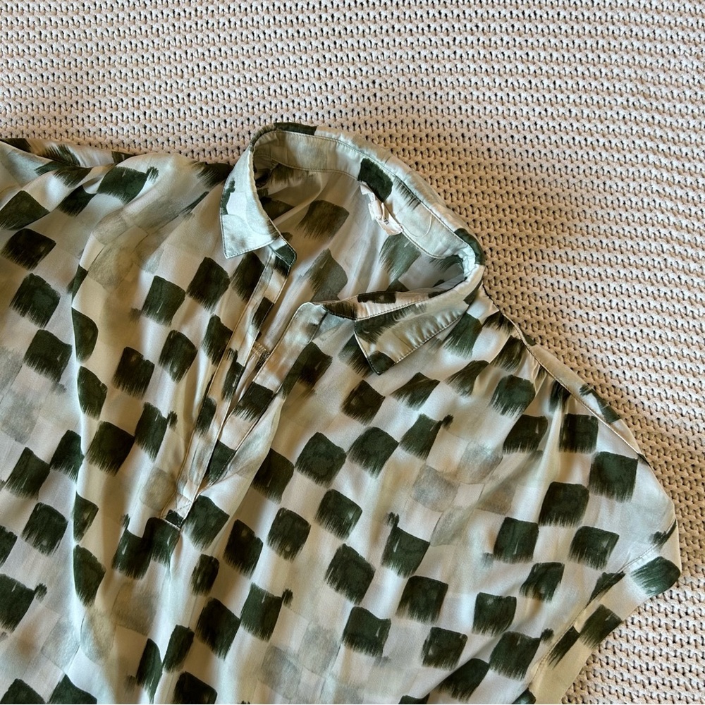 Light Green Brushstroke Print Women's Blouse